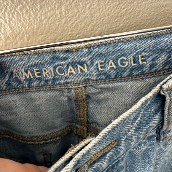 American Eagle Mom Jeans Light Wash Destroyed Distressed 100% Cotton Size 12 - Picture 4 of 7